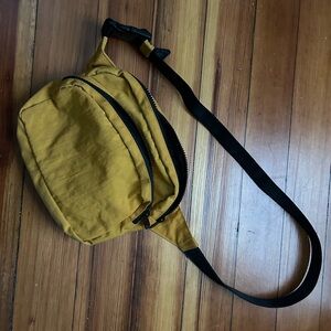 BAGGU Yellow Fanny Pack / Crossbody Bag